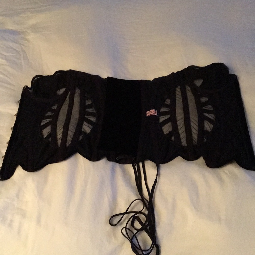 Velvet corset with mesh